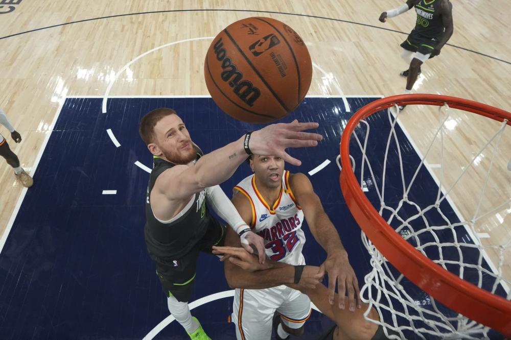 在季后赛首 在季后赛首