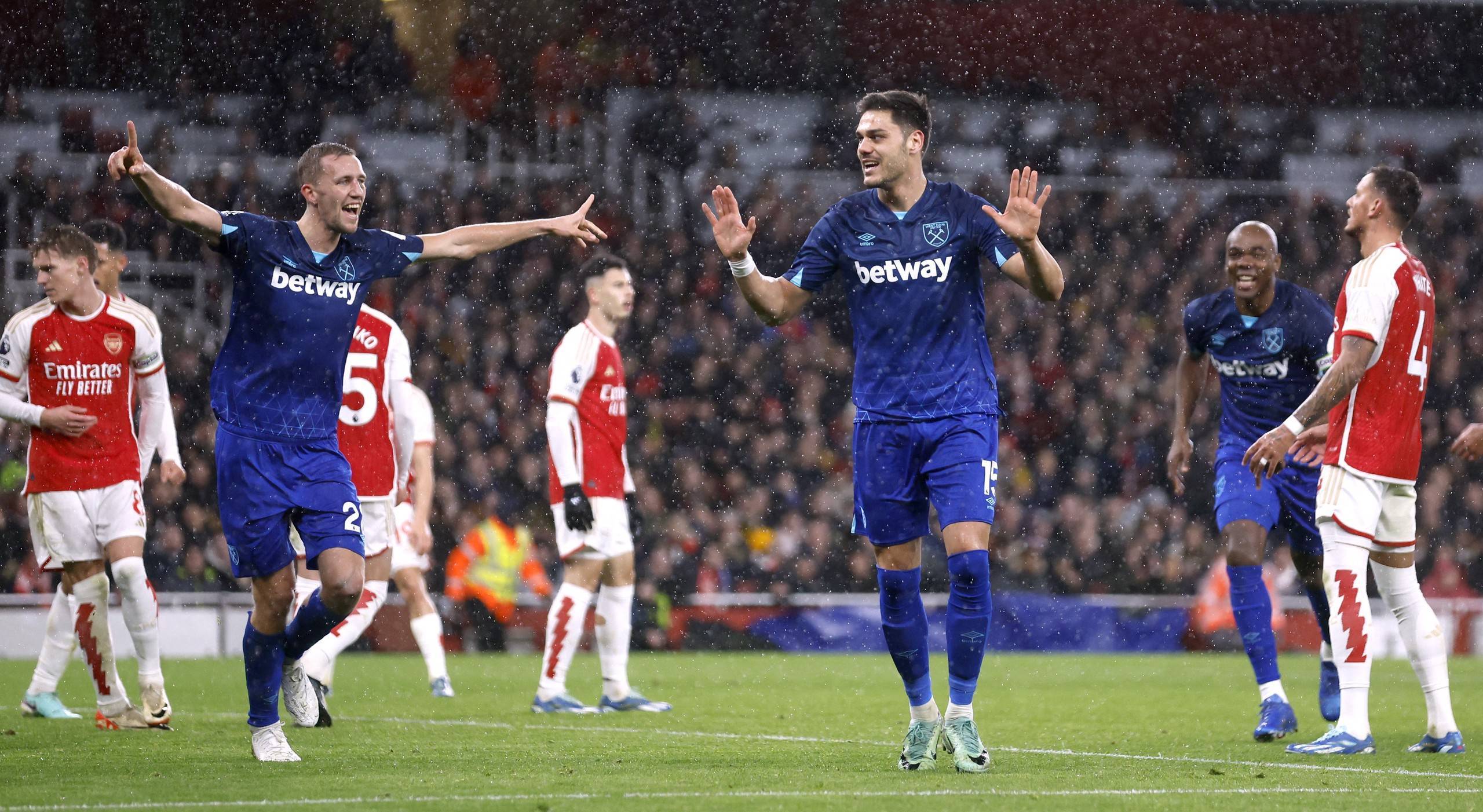 赛场上依然 赛场上依然