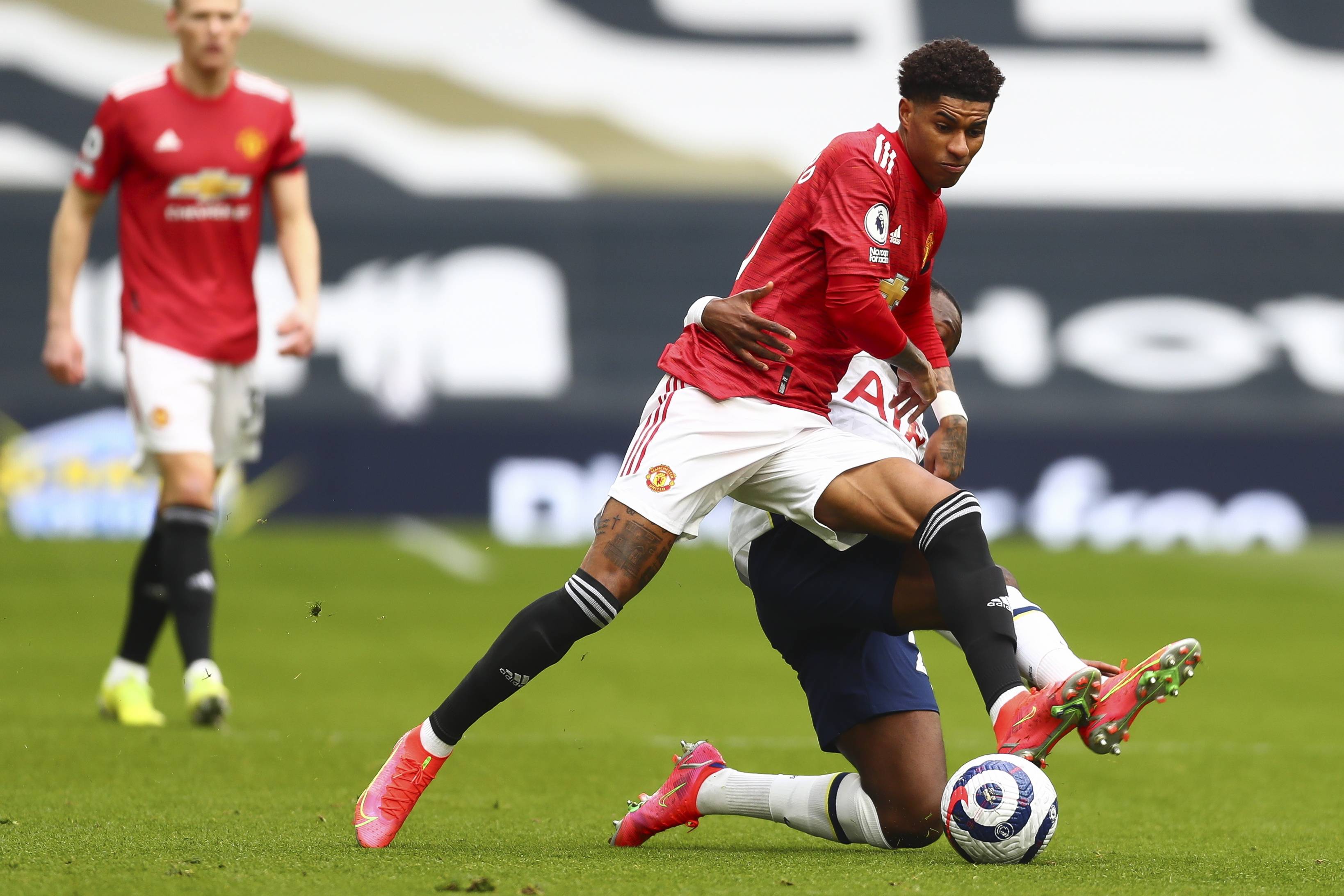 前锋在禁区 前锋在禁区